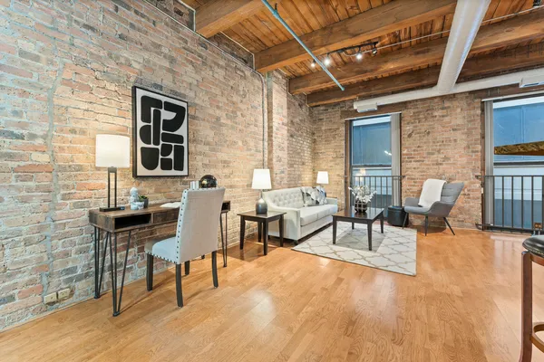$289,900 | 225 West Huron Street, Unit 420, Chicago, IL 60654
