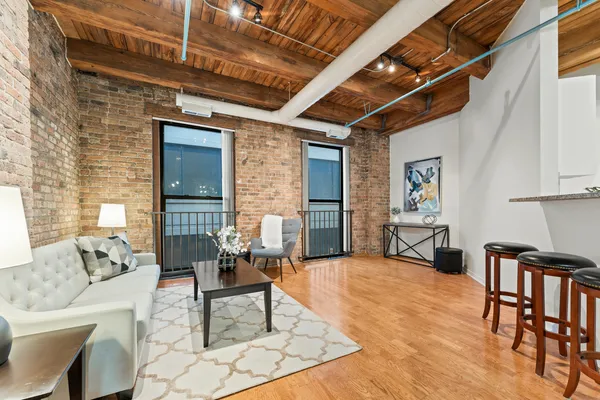 $289,900 | 225 West Huron Street, Unit 420, Chicago, IL 60654