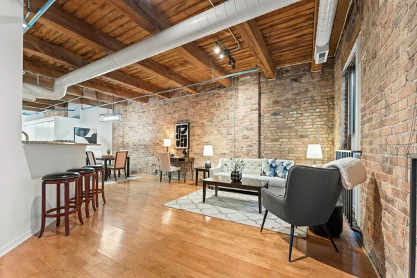 $289,900 | 225 West Huron Street, Unit 420, Chicago, IL 60654