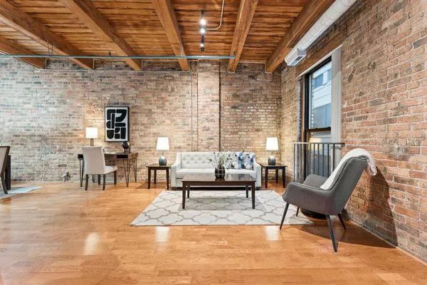 $289,900 | 225 West Huron Street, Unit 420, Chicago, IL 60654