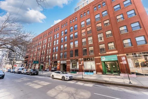 $289,900 | 225 West Huron Street, Unit 420, Chicago, IL 60654