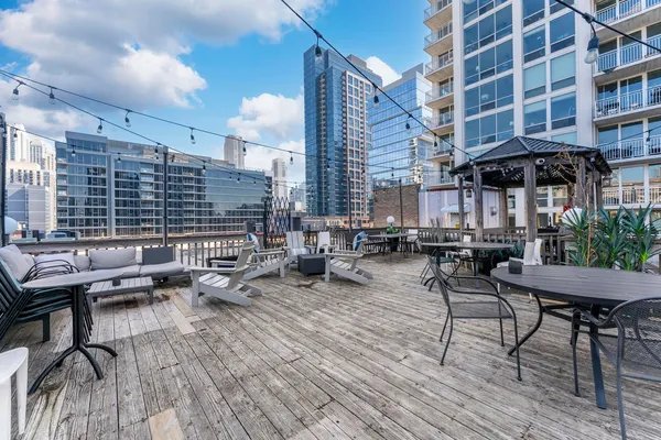 $289,900 | 225 West Huron Street, Unit 420, Chicago, IL 60654