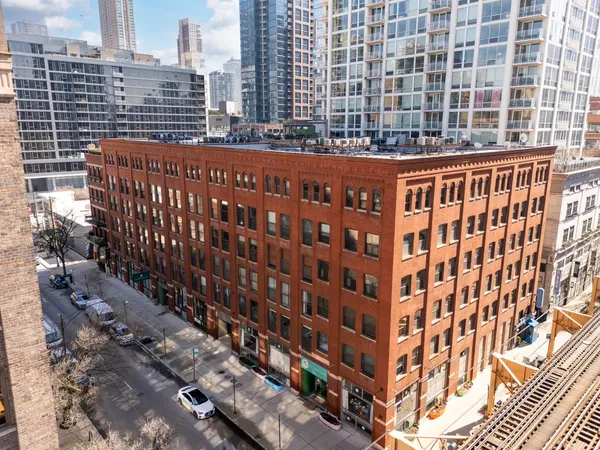 $289,900 | 225 West Huron Street, Unit 420, Chicago, IL 60654