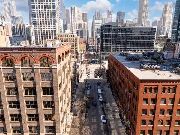 $289,900 | 225 West Huron Street, Unit 420, Chicago, IL 60654