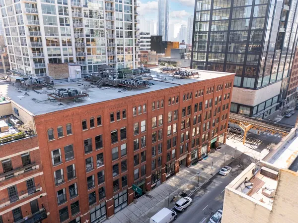 $289,900 | 225 West Huron Street, Unit 420, Chicago, IL 60654
