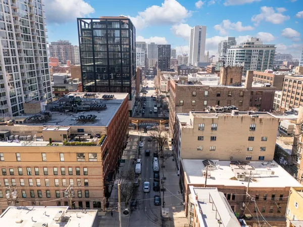 $289,900 | 225 West Huron Street, Unit 420, Chicago, IL 60654