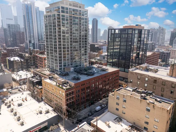 $289,900 | 225 West Huron Street, Unit 420, Chicago, IL 60654