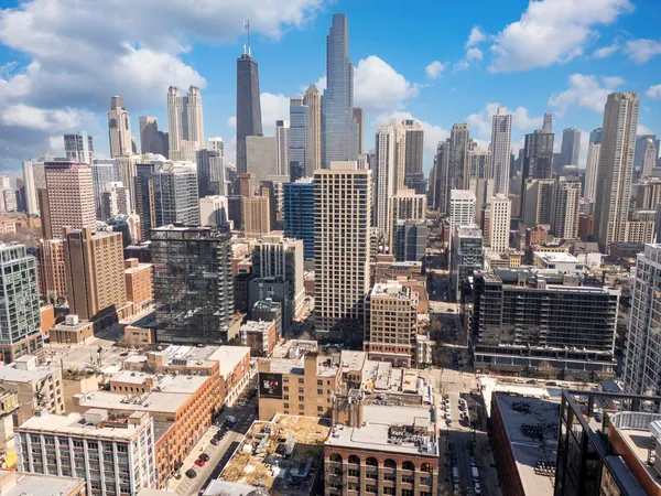 $289,900 | 225 West Huron Street, Unit 420, Chicago, IL 60654