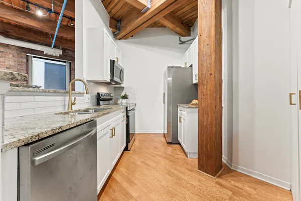 $289,900 | 225 West Huron Street, Unit 420, Chicago, IL 60654