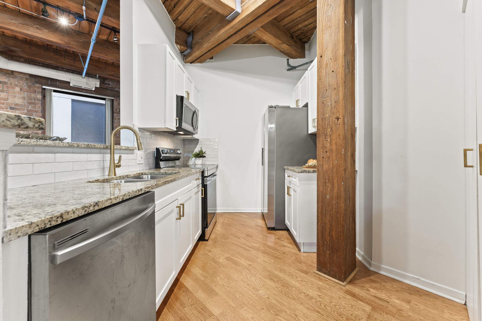 225 West Huron Street, Unit 420 Chicago, IL 60654 - Photo 5 of 30