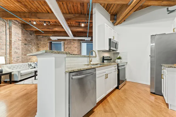 $289,900 | 225 West Huron Street, Unit 420, Chicago, IL 60654