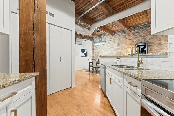 $289,900 | 225 West Huron Street, Unit 420, Chicago, IL 60654
