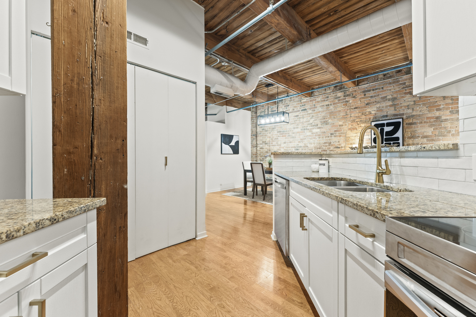 225 West Huron Street, Unit 420 Chicago, IL 60654 - Photo 7 of 30