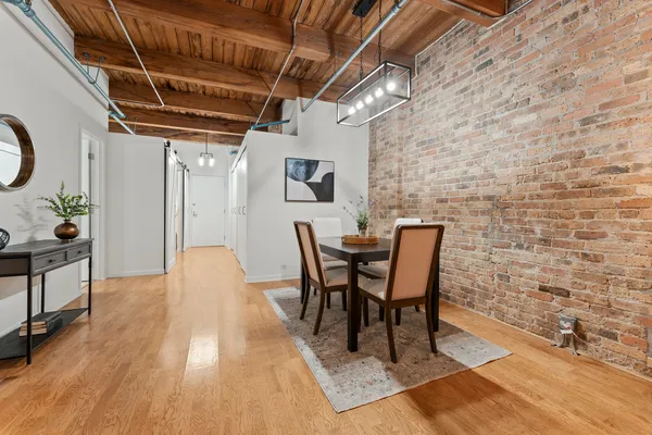 $289,900 | 225 West Huron Street, Unit 420, Chicago, IL 60654