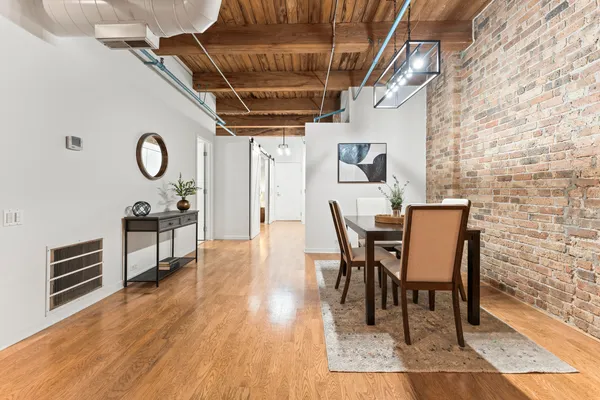 $289,900 | 225 West Huron Street, Unit 420, Chicago, IL 60654
