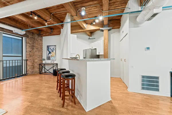 $289,900 | 225 West Huron Street, Unit 420, Chicago, IL 60654