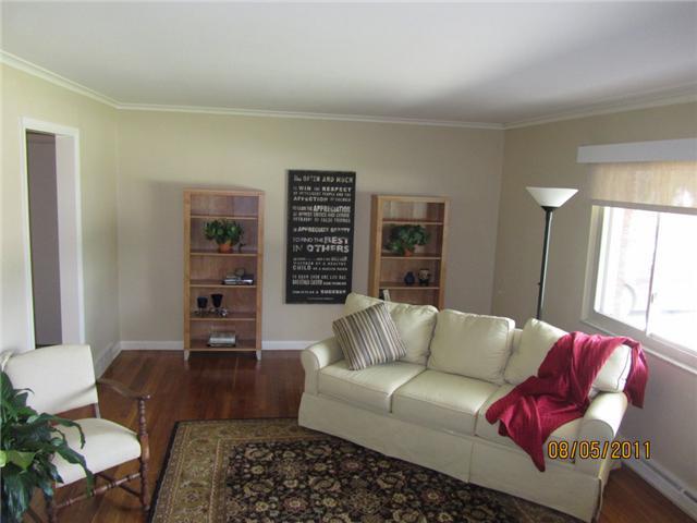 1835 Riverhill Road Columbus, OH 43221 - Photo 3 of 17 Gallery Image 3