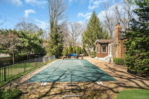 $1,299,000 | 44 McCulloch Drive, Dix Hills, NY 11746