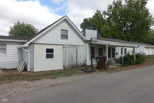 $274,900 | 407 South Pleasant Street, Edinburgh, IN 46124
