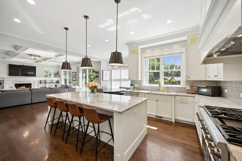 $1,985,000 | 909 Glenwood Lane, Glenview, IL 60025
