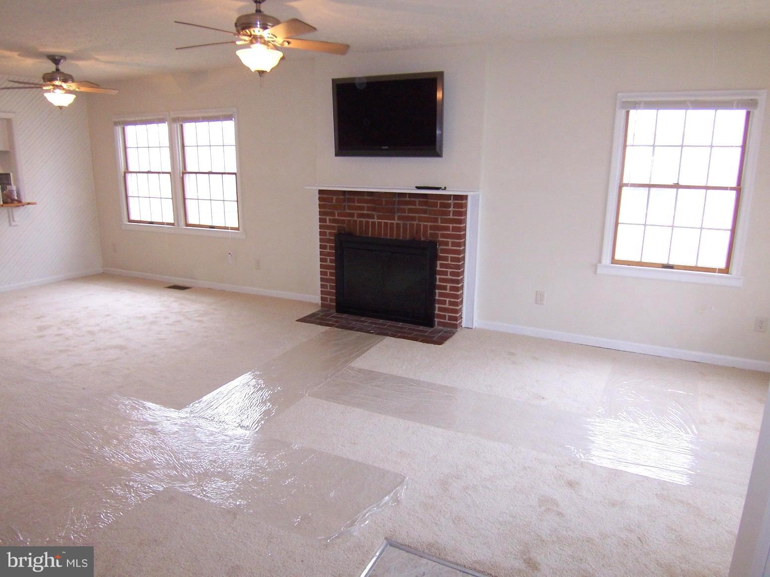 112 Post Road Aberdeen, MD 21001 - Photo 5 of 30 Living Room