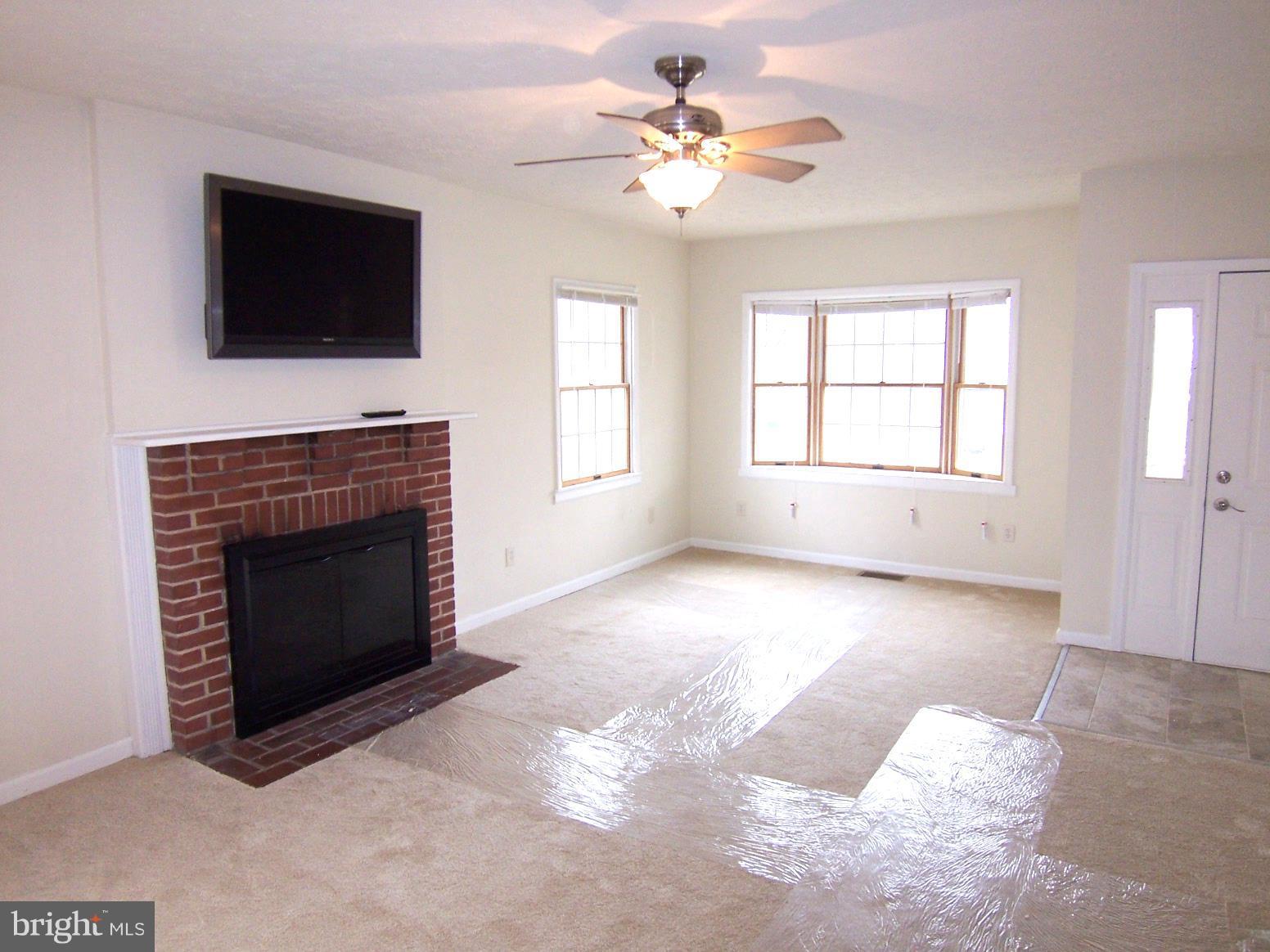 112 Post Road Aberdeen, MD 21001 - Photo 6 of 30 Living Room