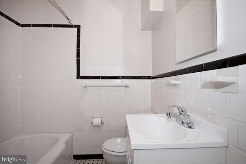 3632 Clarenell Road Baltimore, MD 21229 - Photo 16 of 23 Bath