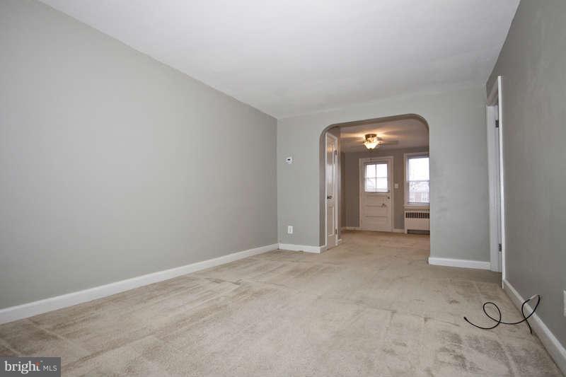 3632 Clarenell Road Baltimore, MD 21229 - Photo 6 of 23 Living Room