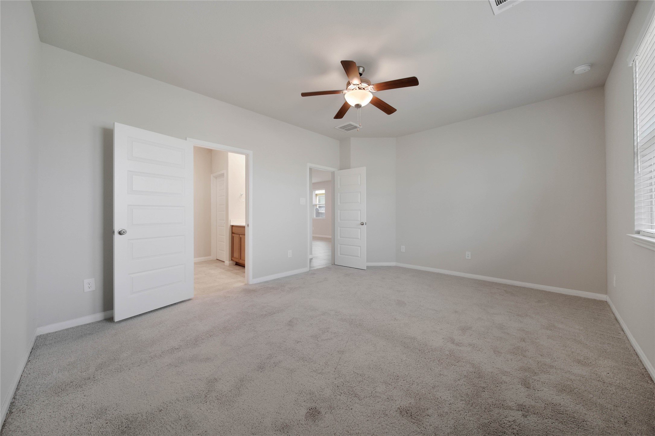 7080 Silverleaf Oak Street Conroe, TX 77304 - Photo 12 of 35 An ensuite bath adjoins the primary bedroom. This home has been lightly lived in and is exceptionally well cared for.