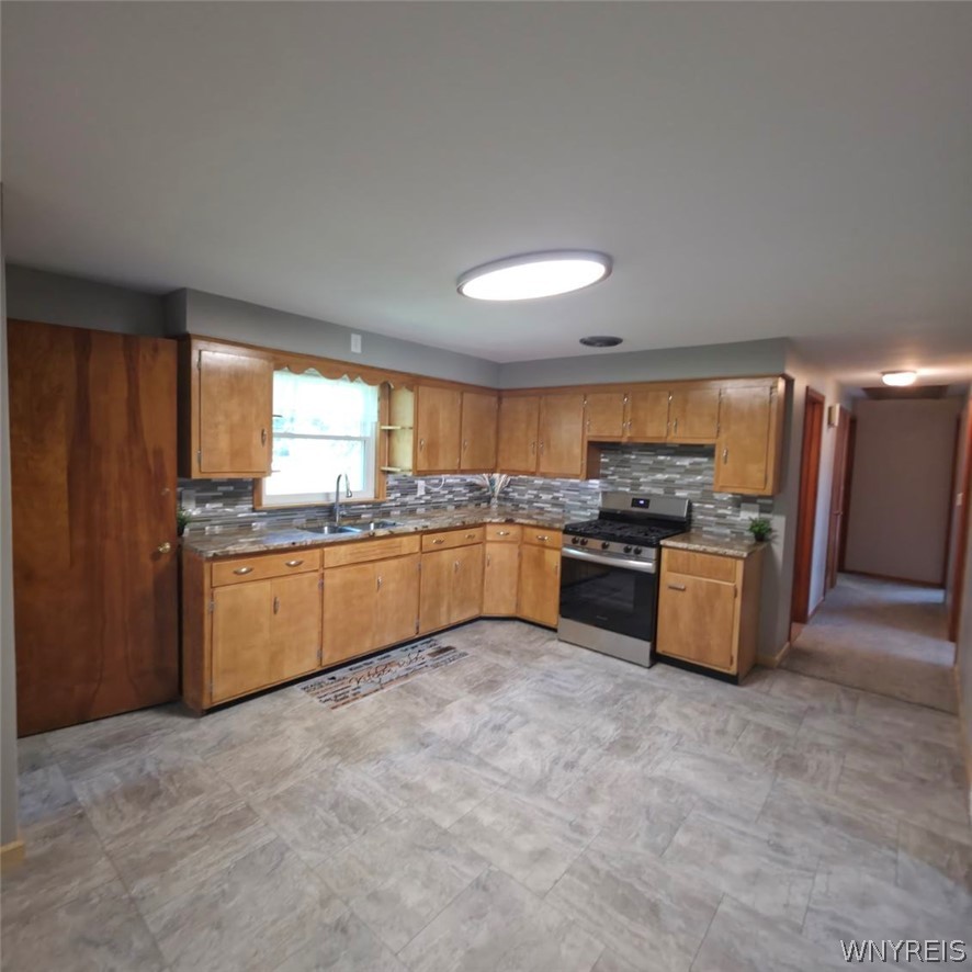 21 East And West Road West Seneca, NY 14224 - Photo 4 of 23