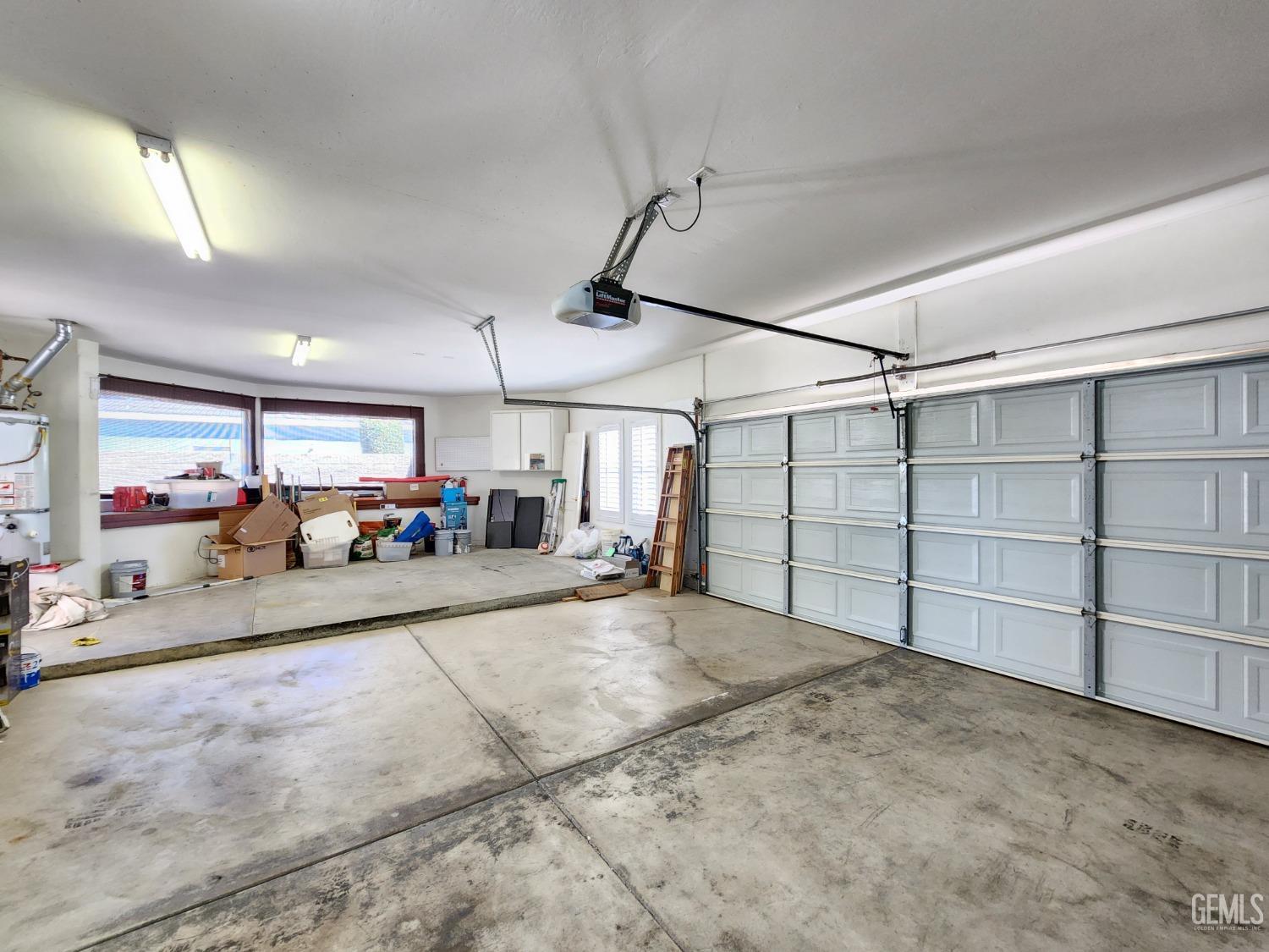 Undisclosed Address Bakersfield, CA 93312 - Photo 37 of 44 a view of a garage