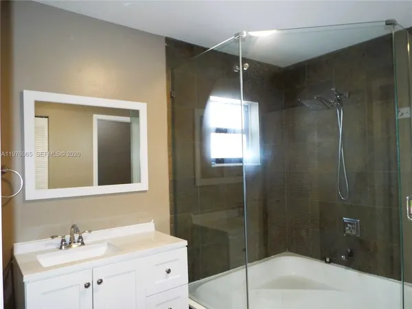 $3,700 | 422 Southwest 88th Place, Miami, FL 33174