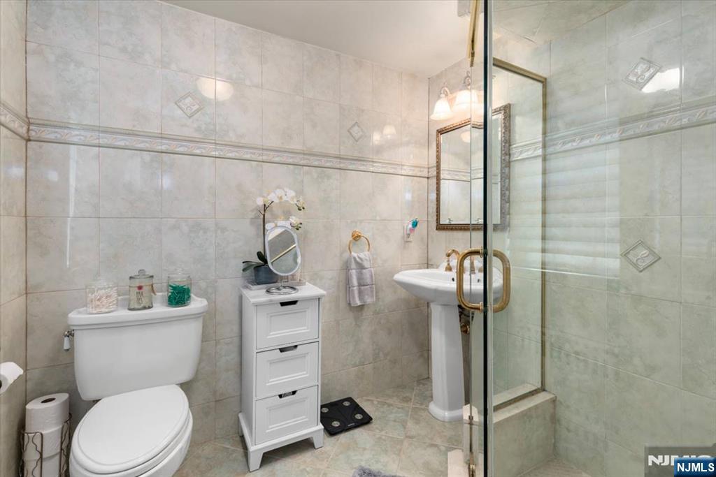 84 Raymond Avenue Rutherford, NJ 07070 - Photo 24 of 42