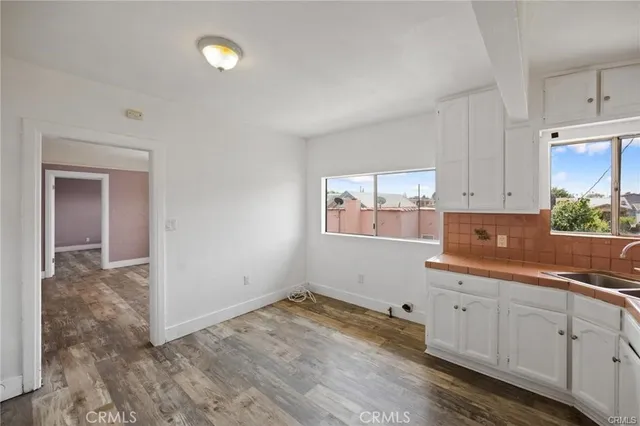 $2,700 | 845 West 75th Street, Unit 847 1/2, Los Angeles, CA 90044