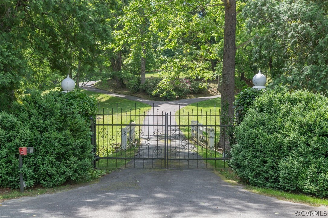 7285 Plank Road Afton, VA 22920 - Photo 2 of 50 a view of a garden