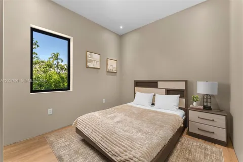 $7,295,000 | 4430 Nautilus Drive, Miami Beach, FL 33140