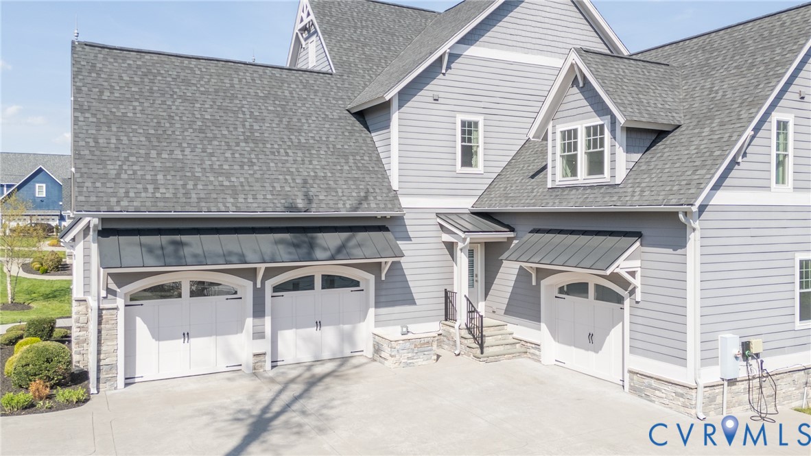 16136 Old Castle Road Midlothian, VA 23112 - Photo 4 of 76 Garage for 3 cars plus Level 2 charging Station fo