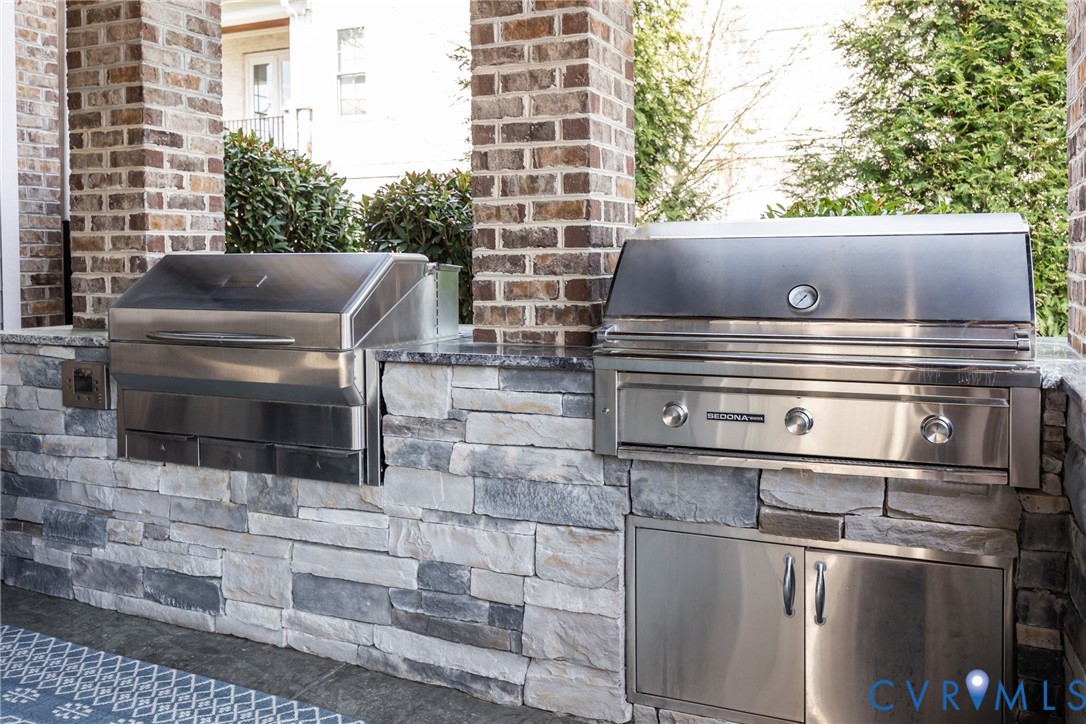 16136 Old Castle Road Midlothian, VA 23112 - Photo 71 of 76 Featuring Lynx Sedona grill, Memphis wood fire gri