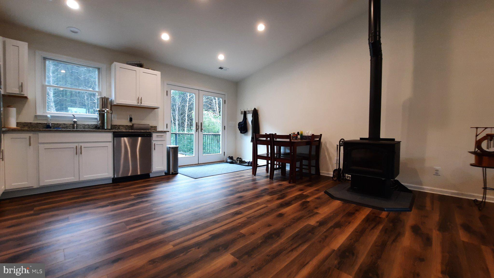 1272 Battlefield Road Strasburg, VA 22657 - Photo 9 of 49 Kitchen / Dining combo