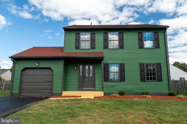 $430,000 | 233 Romeo Drive, New Castle, DE 19720