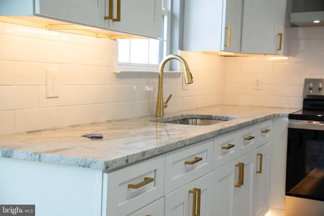 $430,000 | 233 Romeo Drive, New Castle, DE 19720