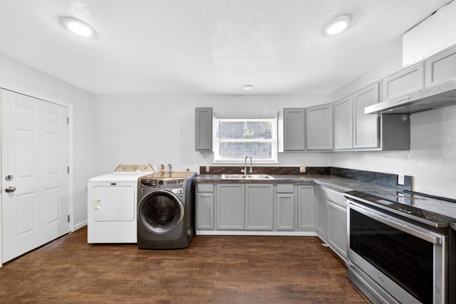 622 South 11th Street Fresno, CA 93702 - Photo 26 of 37 a kitchen with a stove top oven and cabinets