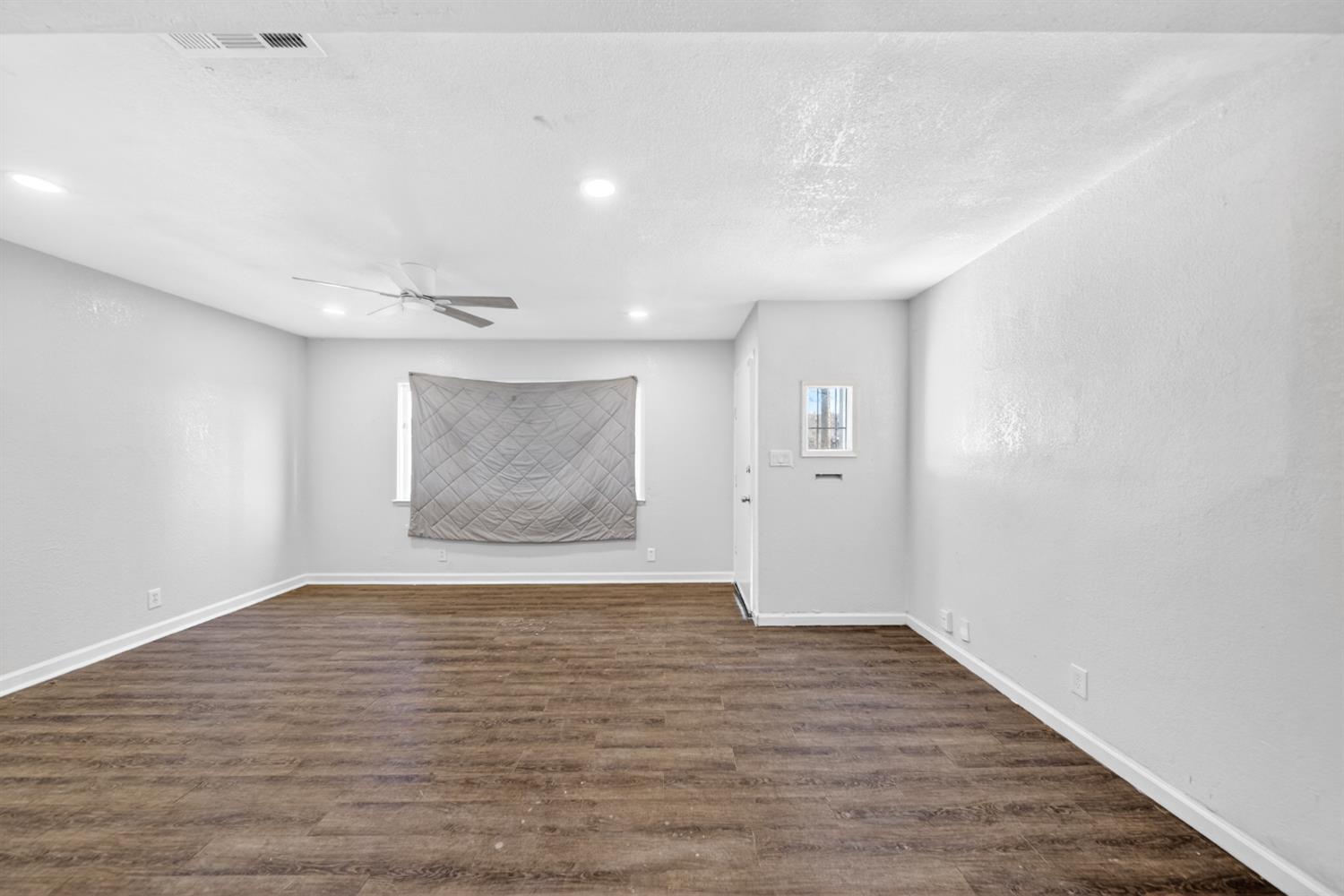 622 South 11th Street Fresno, CA 93702 - Photo 27 of 37 a view of an empty room