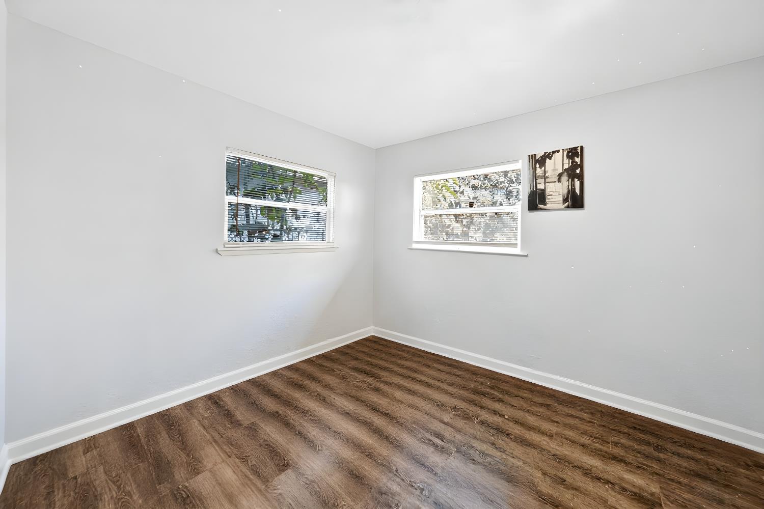 622 South 11th Street Fresno, CA 93702 - Photo 30 of 37 an empty room with windows