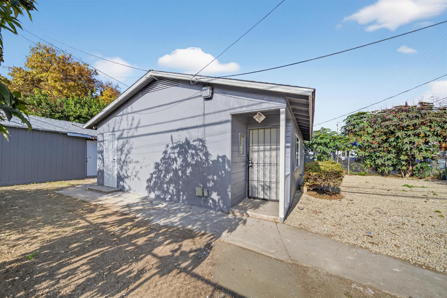 622 South 11th Street Fresno, CA 93702 - Photo 3 of 37 a view of a house with a patio