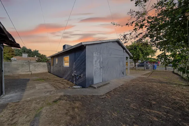 a view of backyard of house