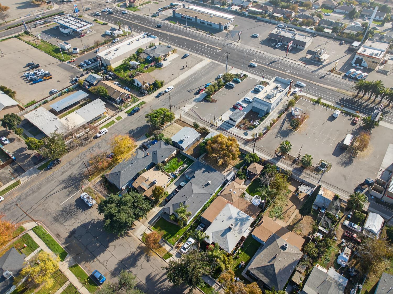 622 South 11th Street Fresno, CA 93702 - Photo 9 of 37 an aerial view of a city with lots of residential buildings