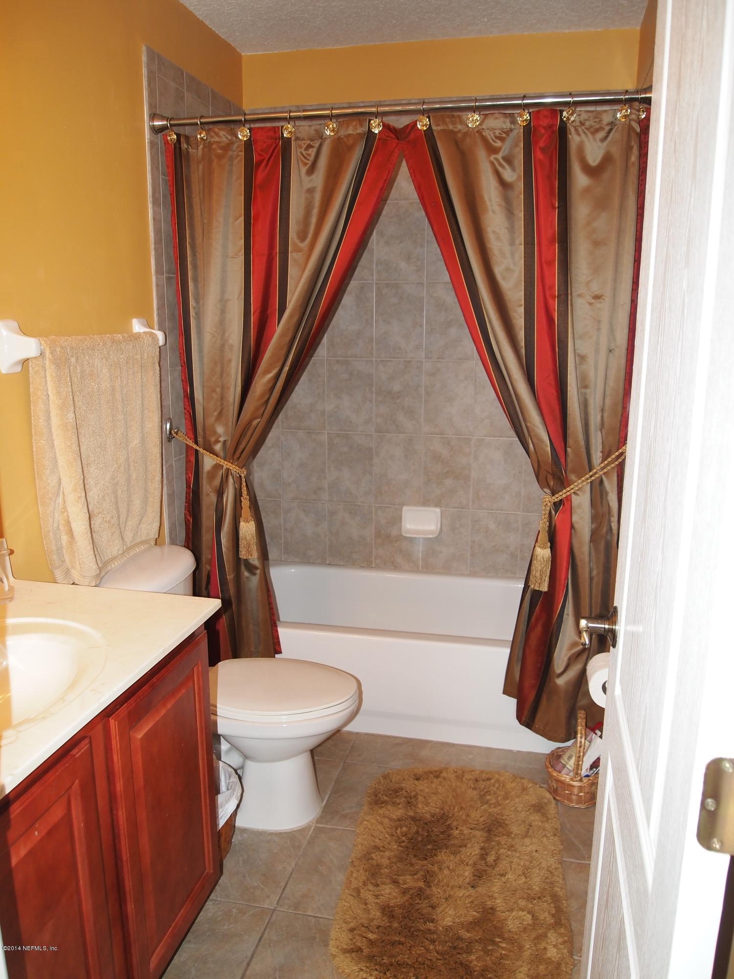 809 Reflection Cove Road East Jacksonville, FL 32218 - Photo 27 of 37 UPSTAIRS HALL BATH