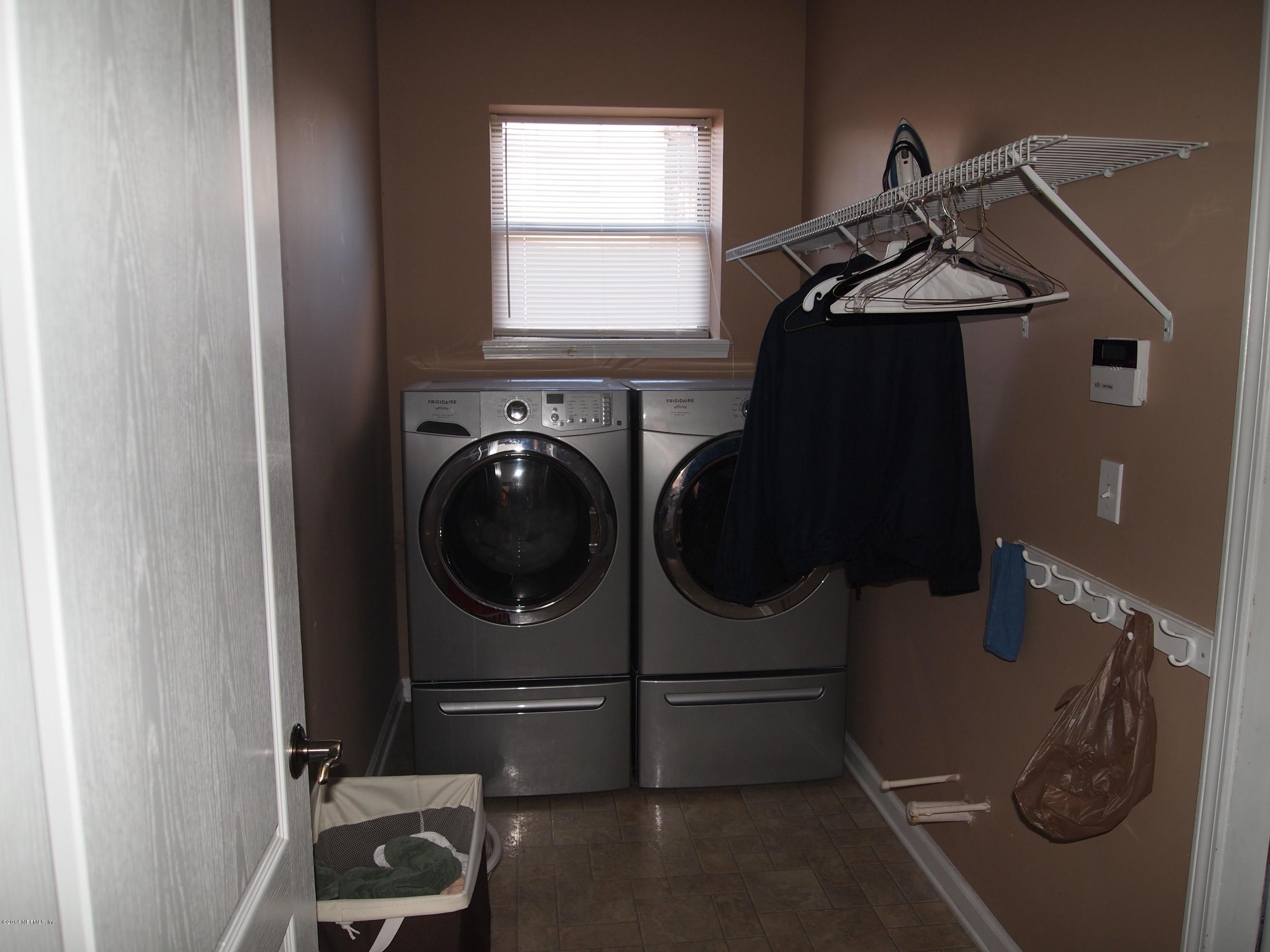 809 Reflection Cove Road East Jacksonville, FL 32218 - Photo 28 of 37 LAUNDRY ROOM