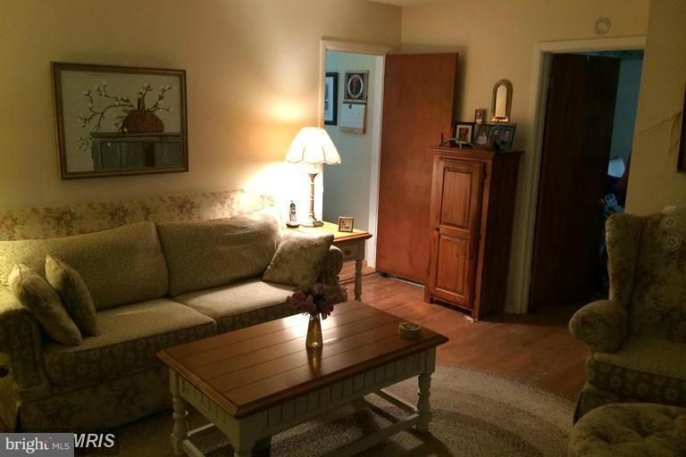 1868 Garrett Road Manchester, MD 21102 - Photo 9 of 20 a living room with furniture a lamp and a window